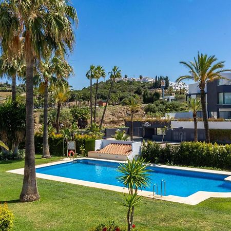 Spacious Beachfront Town House In Estepona With Fully Equipped Kitchen, Pools, Garden, Sea View エクステリア 写真