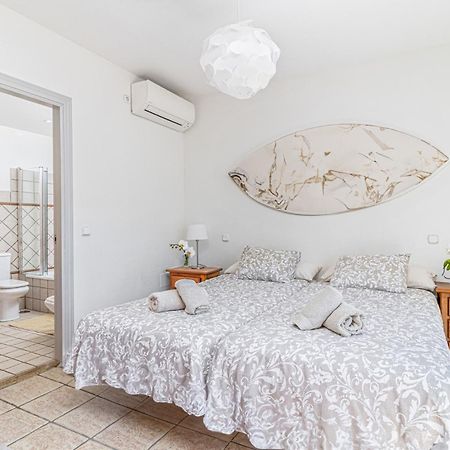 Spacious Beachfront Town House In Estepona With Fully Equipped Kitchen, Pools, Garden, Sea View エクステリア 写真