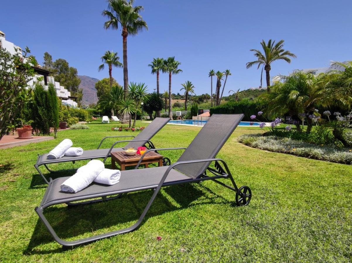 Spacious Beachfront Town House In Estepona With Fully Equipped Kitchen, Pools, Garden, Sea View エクステリア 写真