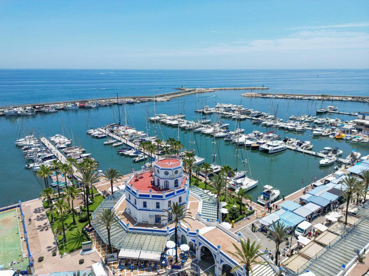 Spacious Beachfront Town House In Estepona With Fully Equipped Kitchen, Pools, Garden, Sea View エクステリア 写真