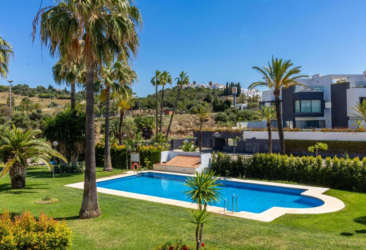 Spacious Beachfront Town House In Estepona With Fully Equipped Kitchen, Pools, Garden, Sea View エクステリア 写真