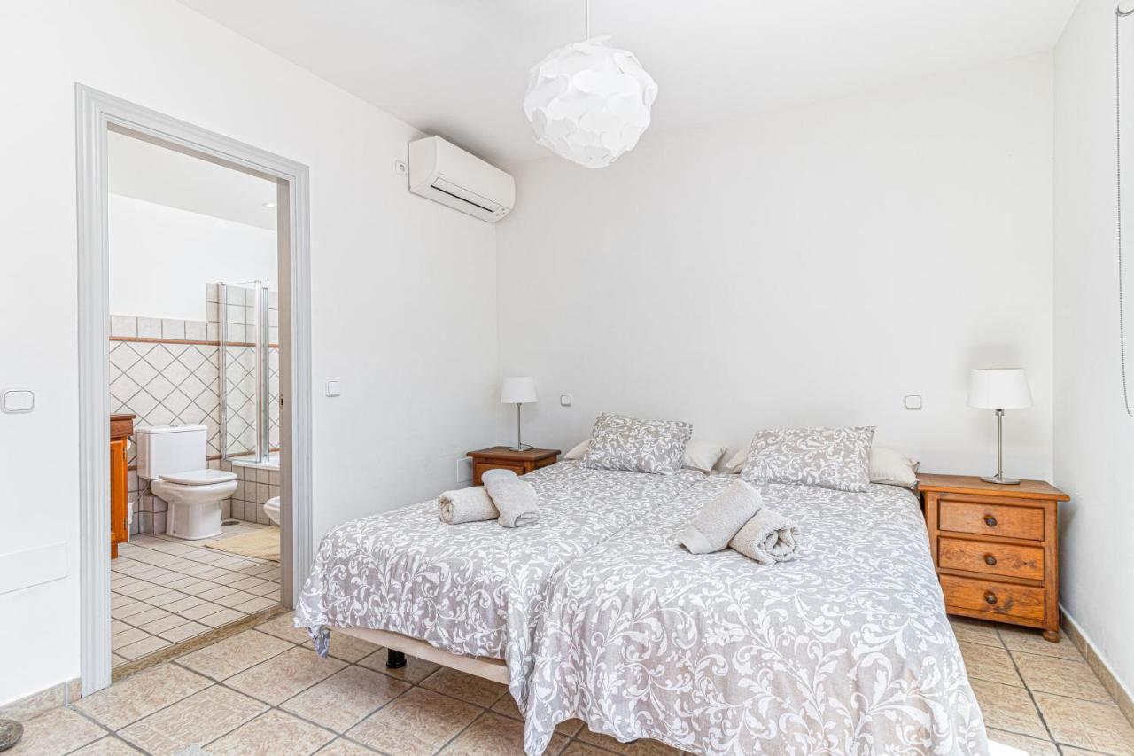 Spacious Beachfront Town House In Estepona With Fully Equipped Kitchen, Pools, Garden, Sea View エクステリア 写真