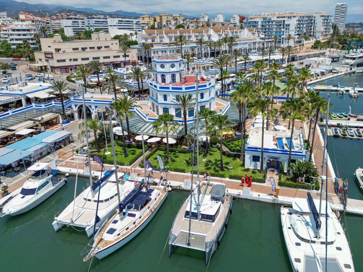 Spacious Beachfront Town House In Estepona With Fully Equipped Kitchen, Pools, Garden, Sea View エクステリア 写真