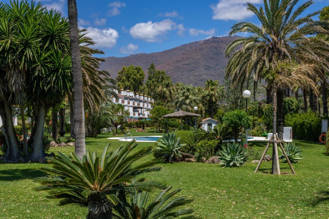 Spacious Beachfront Town House In Estepona With Fully Equipped Kitchen, Pools, Garden, Sea View エクステリア 写真