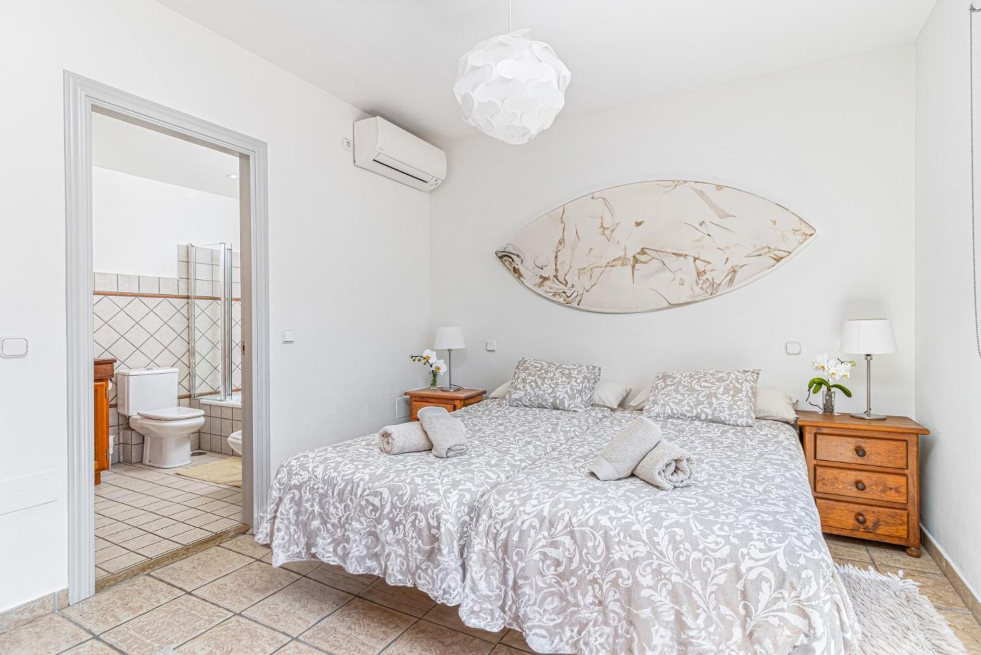 Spacious Beachfront Town House In Estepona With Fully Equipped Kitchen, Pools, Garden, Sea View エクステリア 写真